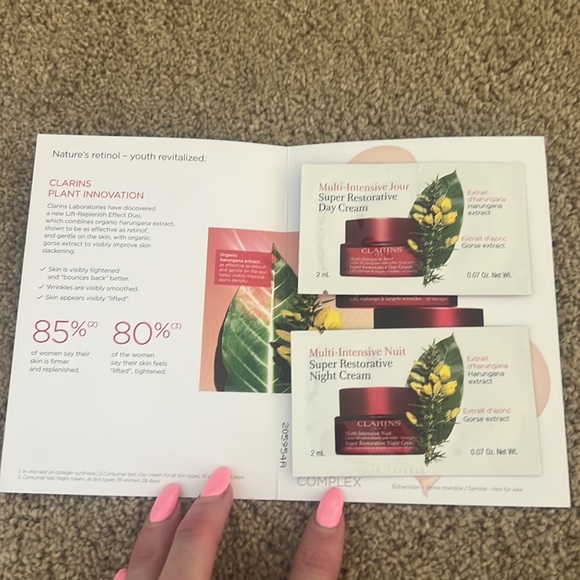Clarins sample - Picture 2 of 4